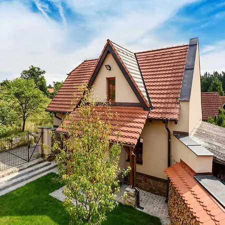 In With Garden Retreat Varvazov