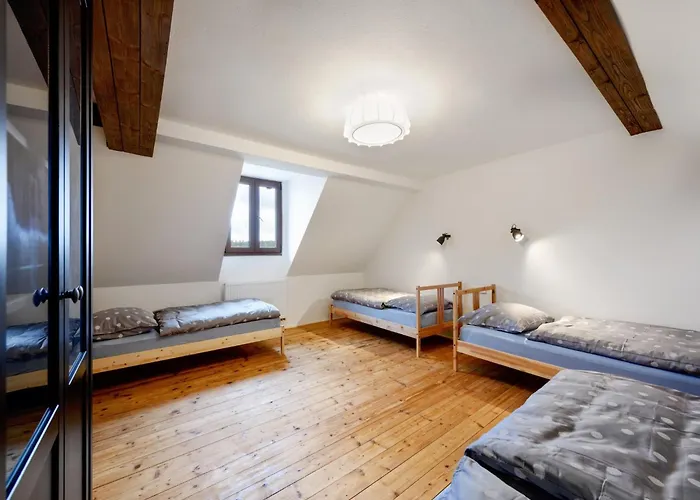 Holiday home In With Garden Retreat Varvazov